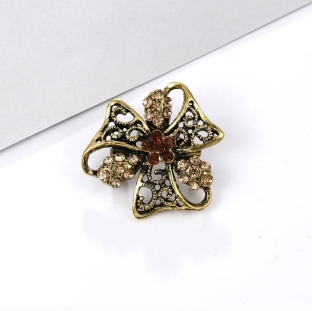 Elegant Gold & Champagne Filigree Brooch
